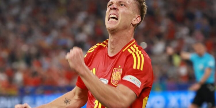 Dani Olmo vuelve a vestir la camiseta de Barça