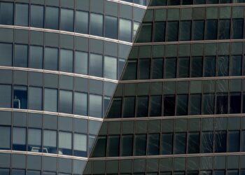 La creación de empresas cae en junio, pero también se cierran menos que en 2023