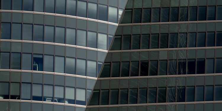 La creación de empresas cae en junio, pero también se cierran menos que en 2023