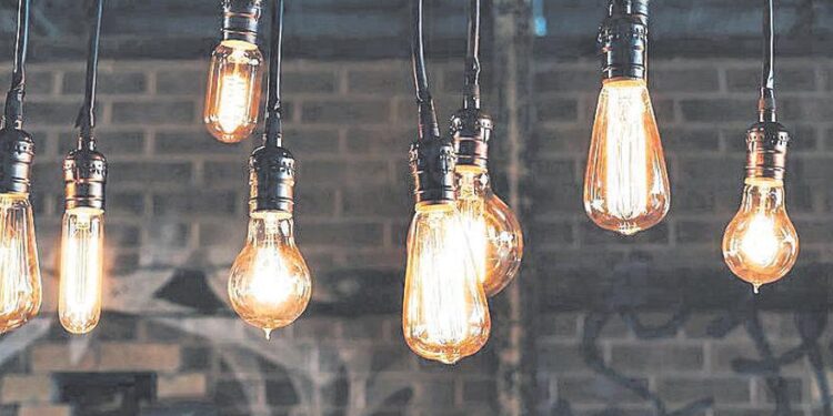 Nuevo incremento en la factura de la luz: estas son las horas más baratas hoy, lunes 12 de agosto