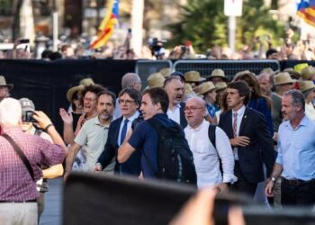 La Guardia Civil y la Policía Nacional buscaron a Puigdemont cerca del Parlament la tarde de su fuga