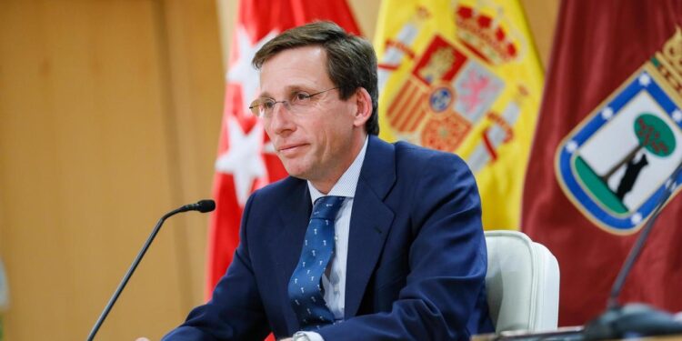 Madrid amplía el gasto social, baja impuestos y mantiene la deuda en los presupuestos para 2024