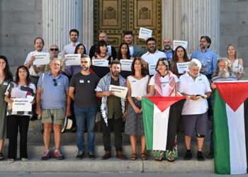 Sumar y varios socios presionan al PSOE con una ley para prohibir la compraventa de armas a Israel