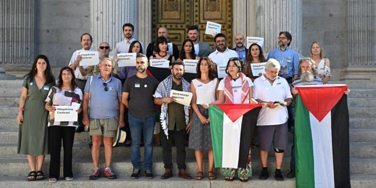 Sumar y varios socios presionan al PSOE con una ley para prohibir la compraventa de armas a Israel