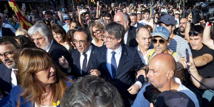 Los Mossos admiten ‘errores técnicos y formales’ en el dispositivo para detener a Puigdemont