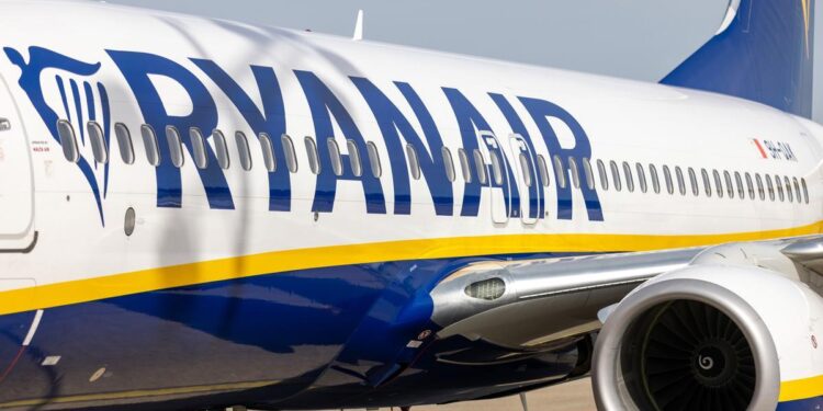 Multa histórica de 150 millones de euros a Ryanair, Vueling, EasyJet y Volotea por cobrar por el equipaje de mano