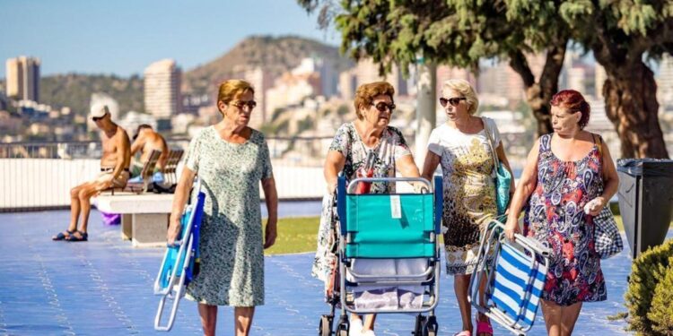 Viaja con Imserso: estos son los destinos y las fechas para la temporada 2024-2025