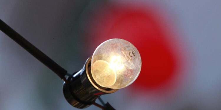 Importante incremento en la factura eléctrica: estas son las horas más baratas hoy, jueves 8 de agosto