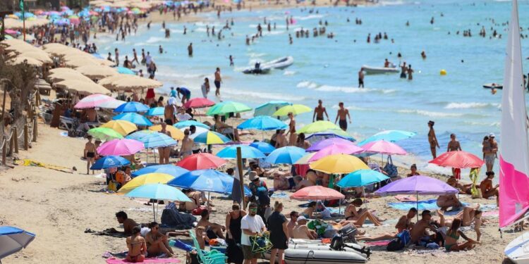 El turismo empuja la economía española a un crecimiento cercano al 3%