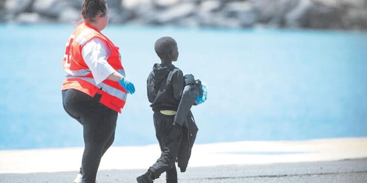 ‘El debate sobre la migración invisibiliza al niño’, alertan organizaciones por la infancia ante el auge de menores no acompañados