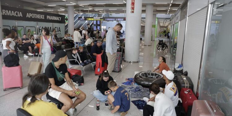 Máxima tensión en Mallorca: detenido un militar tras exigir coger un vuelo ‘por la patria’