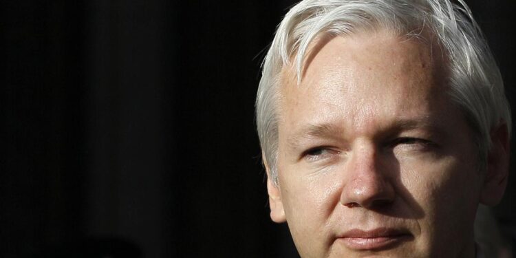Quién es Julian Assange: el fundador de WikiLeaks que acabó pactando su libertad