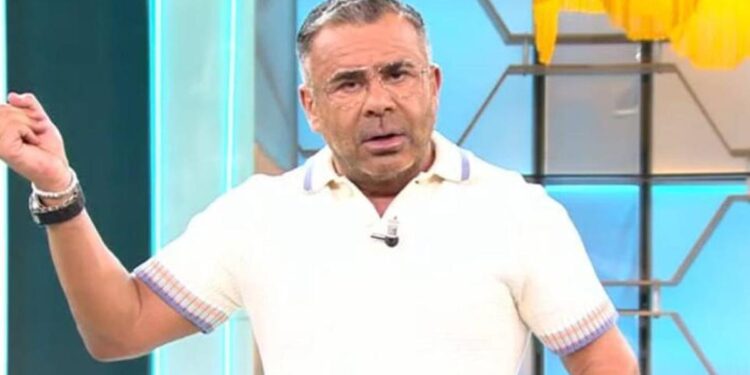 Jorge Javier Vázquez detiene ‘El diario’ por este motivo de peso: ‘No podemos estar así…’