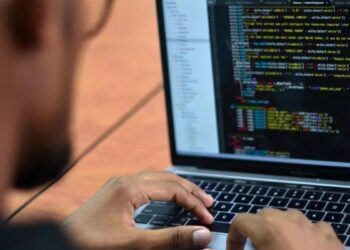 La trampa de los cursos para aprender a programar en meses: “Te endeudas y no consigues trabajo”