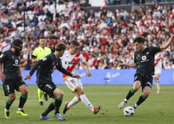 El Rayo recupera la sonrisa ante el Betis