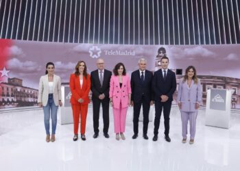 Ayuso repele los ataques de Más Madrid y Podemos y se revuelve contra Vox