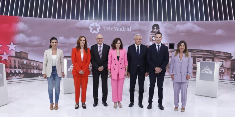 Ayuso repele los ataques de Más Madrid y Podemos y se revuelve contra Vox