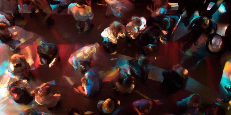 Un hotel de Ibiza prohíbe el uso de móviles por la noche