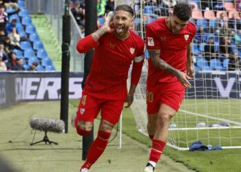 Ramos aleja al Sevilla del descenso