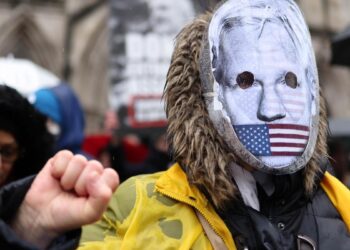 La justicia británica aplaza la extradición de Assange y pide nuevas garantías a EEUU