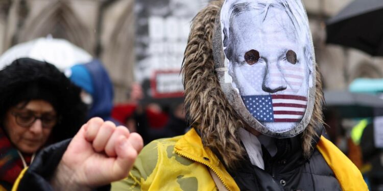La justicia británica aplaza la extradición de Assange y pide nuevas garantías a EEUU