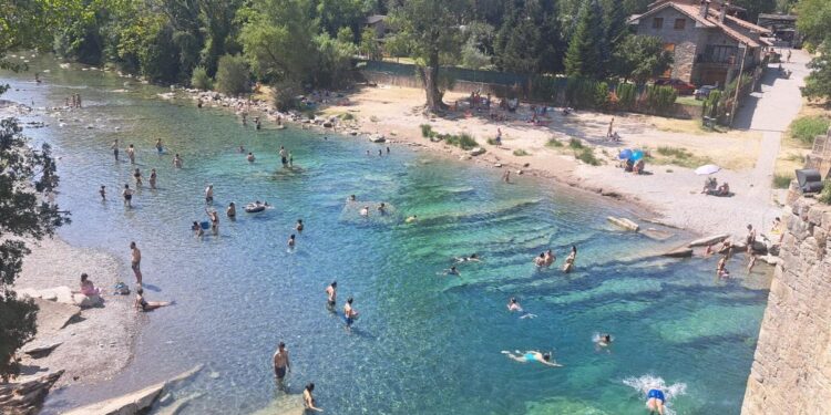 Los ayuntamientos del Pirineo buscan poner freno a la masificación de las pozas