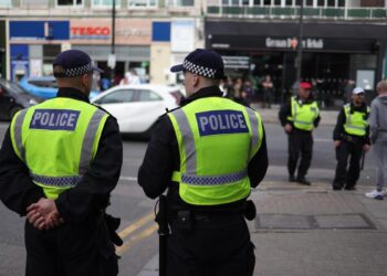 ¿Vecinos ruidosos? Esta es la hora a partir de la que se puede hacer ruido