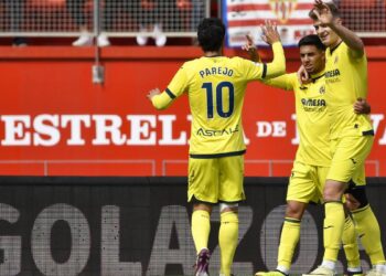 El Villarreal vence al Almería, que se queda al borde del descenso matemático