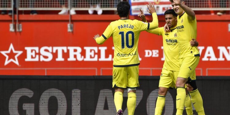 El Villarreal vence al Almería, que se queda al borde del descenso matemático