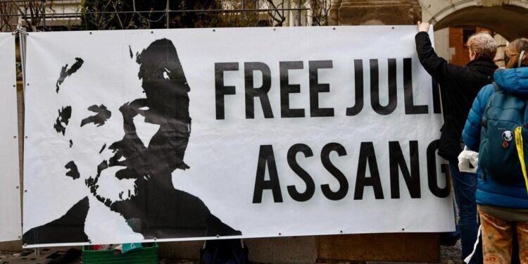 Julian Assange se aferra a su última oportunidad ante la justicia británica para evitar la extradición a Estados Unidos