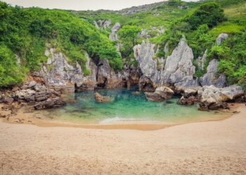 Ni Canarias ni Baleares: si eres amante del silencio y la tranquilidad, esta es la playa más recomendada de España