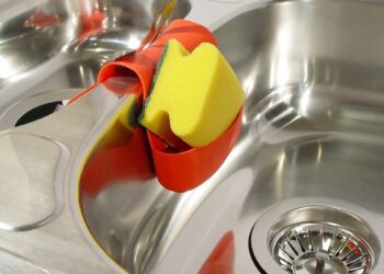 Estás acumulando bacterias: este es el tiempo que tiene que pasar para cambiar de estropajo