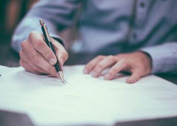 ¿Por qué el verano es el mejor momento para gestionar tus ayudas sociales? Estos son los beneficios