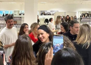 Rosalía se presenta en la central de Inditex en Arteixo: ‘Es una visita de carácter privado’