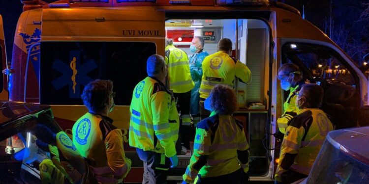 Dos pandilleros apuñalan a un chico de 14 años en el metro de Madrid