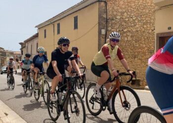 Drama en las carreteras: han fallecido siete ciclistas en dos semanas y la DGT propone reducir la velocidad de los adelantamientos