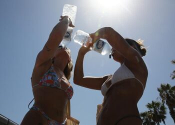 El calor no cesa: las once comunidades con alertas de la AEMET por altas temperaturas