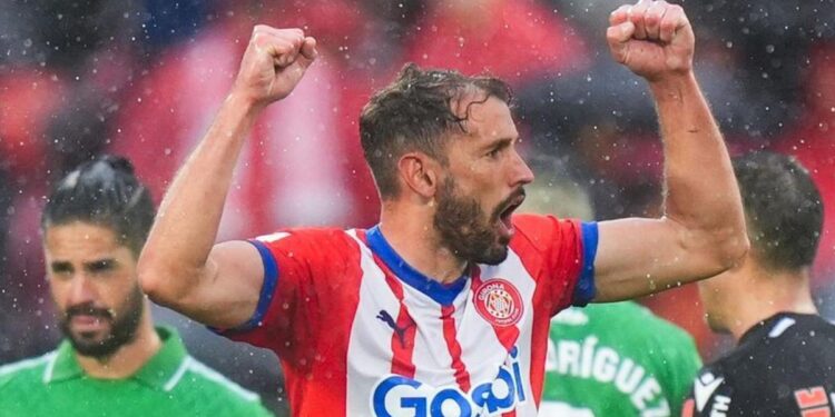 El Girona refuerza su candidatura de Champions con una victoria agónica