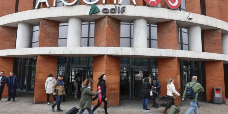 Afectados por el cierre de Recoletos: éstas son las mejores alternativas para llegar a tiempo en Cercanías