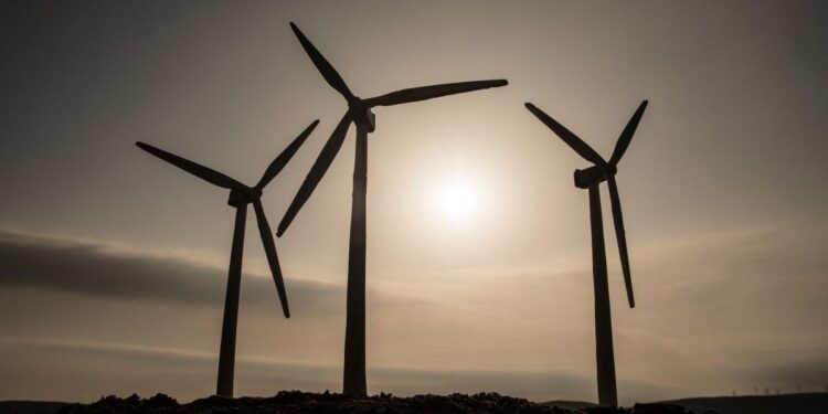 El Gobierno comunica al Clúster Maestrazgo de Teruel el permiso para construir ‘el mayor parque eólico de España’