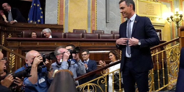 Sánchez anuncia impuestos a los beneficios extra de energéticas y grandes bancos para recaudar 7.000 M