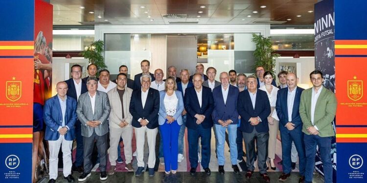 Rocha presume de apoyos en el fútbol español a pocos días de su posible inhabilitación