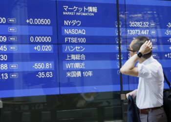 El Banco de Japón busca calmar a los mercados y sugiere que aplazará las subidas de tipos