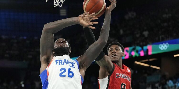 Francia vence a Canadá de manera holgada y se clasifica para semifinales (82-73)
