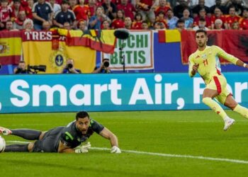 El Albania-España, en tres ‘flashes’: Ferran acierta, Raya detiene y Fermín debuta