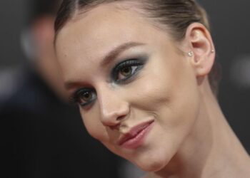 Pillan a Ester Expósito y Nico Williams juntos en el reservado de una discoteca en Bilbao