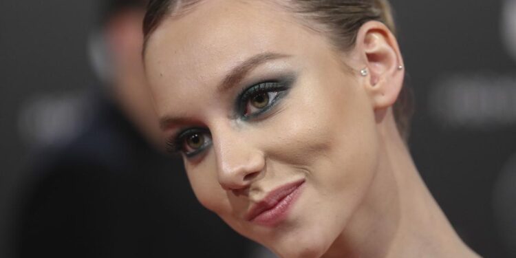 Pillan a Ester Expósito y Nico Williams juntos en el reservado de una discoteca en Bilbao