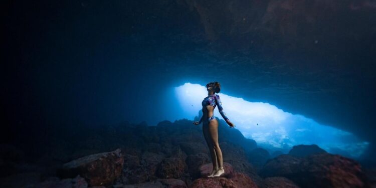 Vivir a cincuenta metros de profundidad: la tinerfeña que explora sus límites a través de la apnea