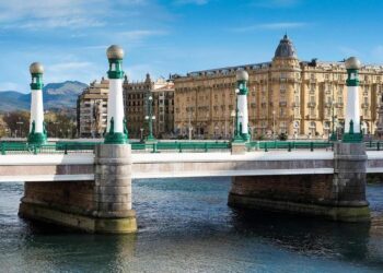 Noches en plano contrapicado: las estrellas de Hollywood se pelean por dormir en el alojamiento más icónico de San Sebastián