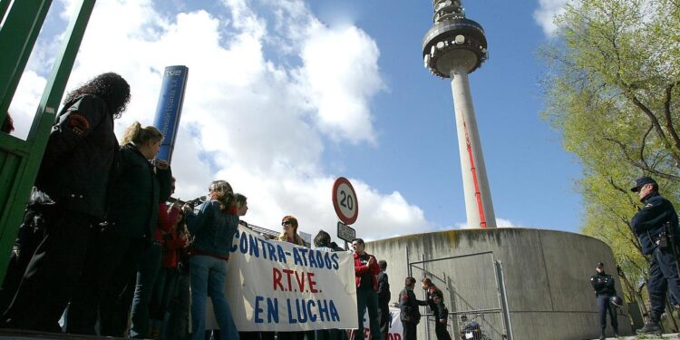 Otro tropiezo en las oposiciones de RTVE: la corporación denuncia la descarga de datos de los aspirantes por un fallo de seguridad